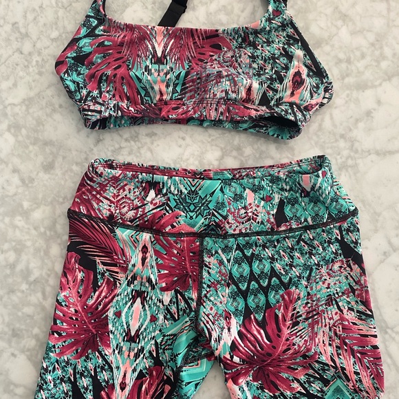 Matching sports bra and shorts set, barely worn - Picture 1 of 3